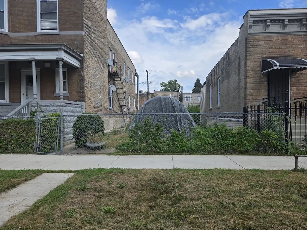 2103 S Trumbull Avenue, Chicago