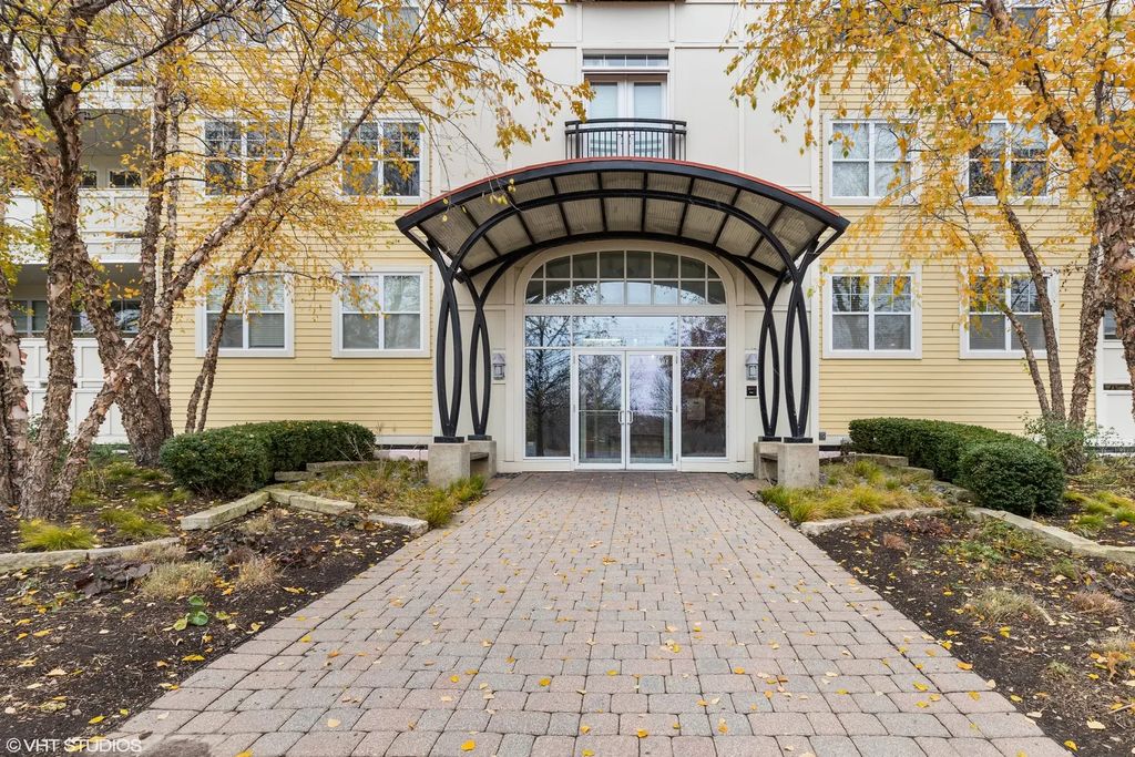 977 Harris Road 34, Grayslake