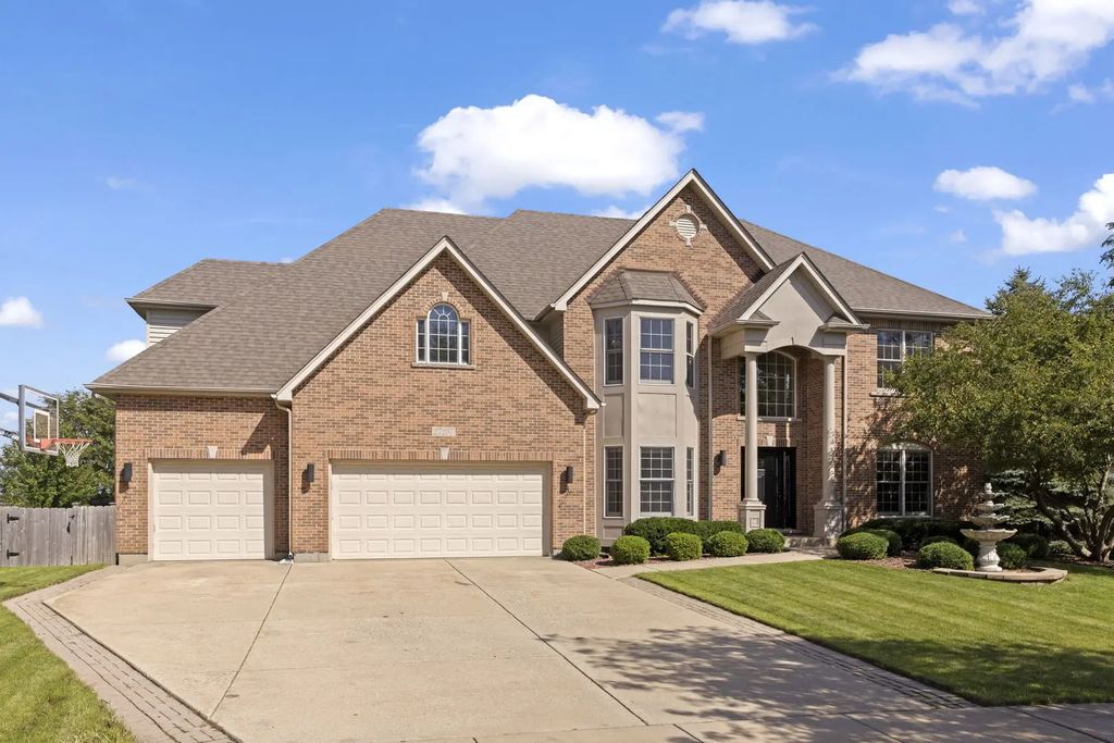 27107 Thornwood Boulevard, Plainfield