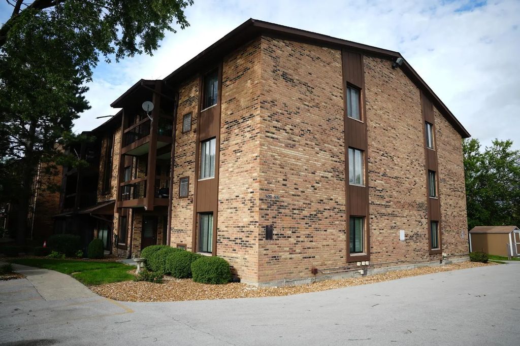 7505 175th Street 132, Tinley Park