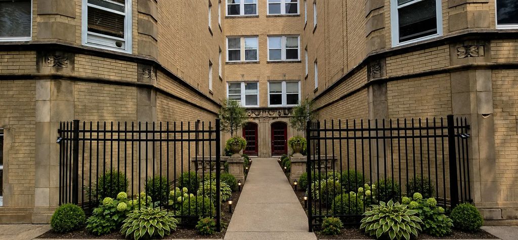 2318 W Rosemont Avenue 2, Chicago, 60659