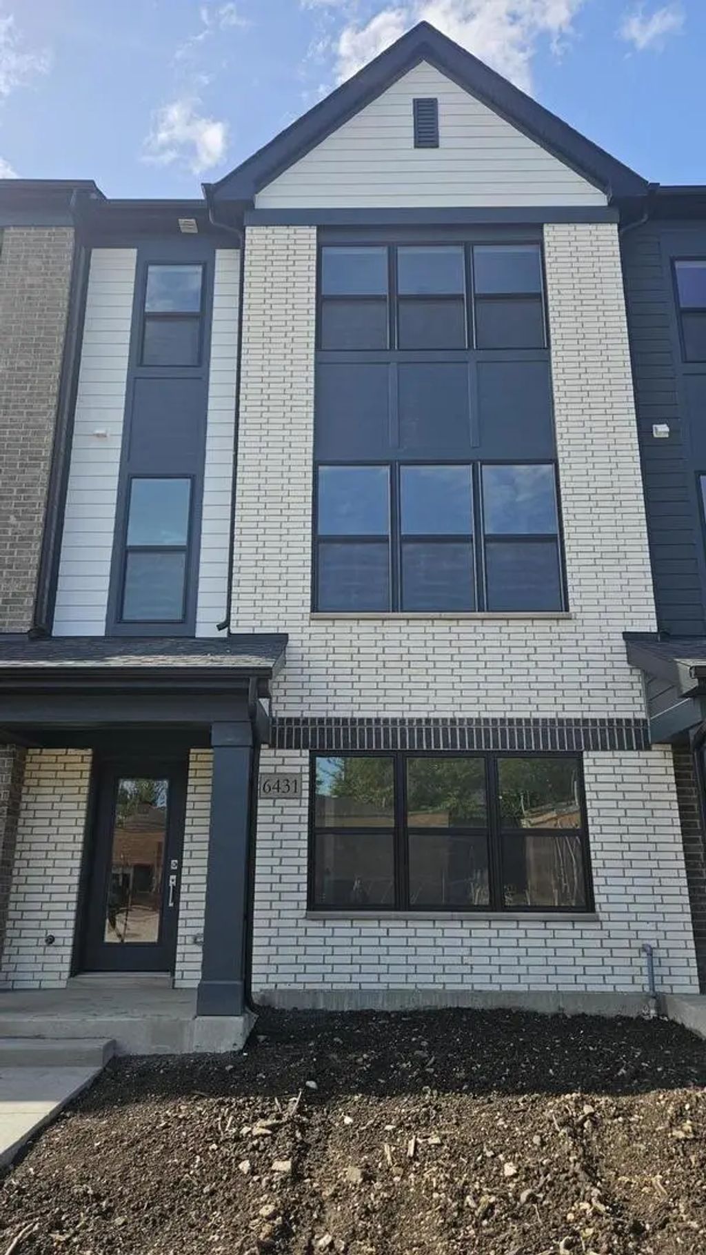 6431 Main Street, Morton Grove
