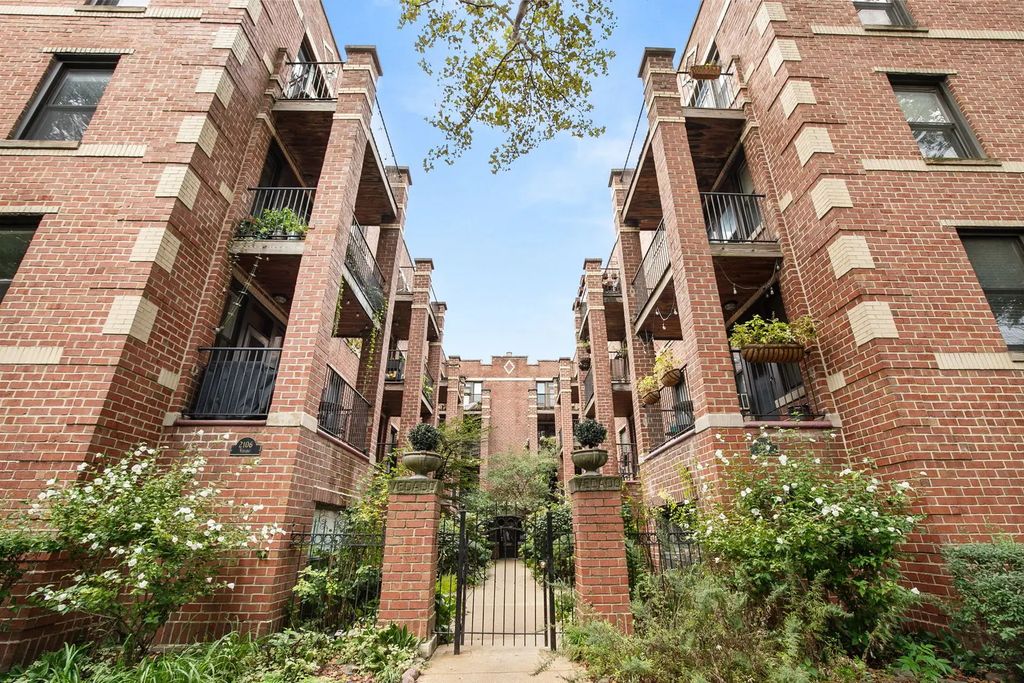 2112 N Seminary Avenue 18, Chicago
