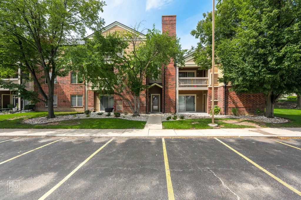 104 Glengarry Drive 208, Bloomingdale