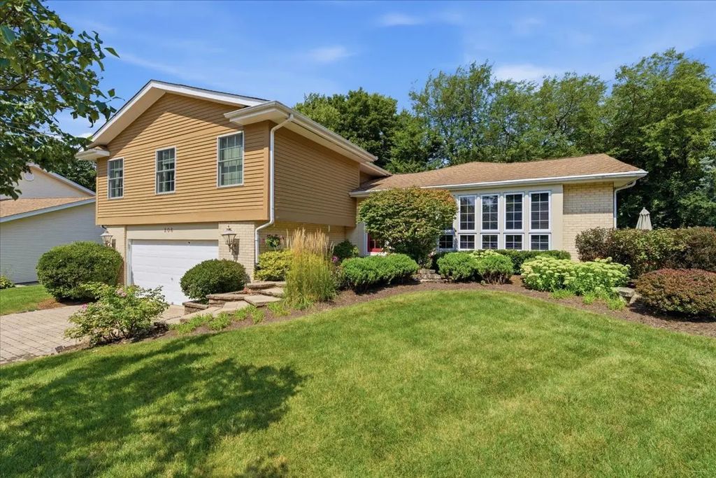206 Londonderry Court, Mundelein