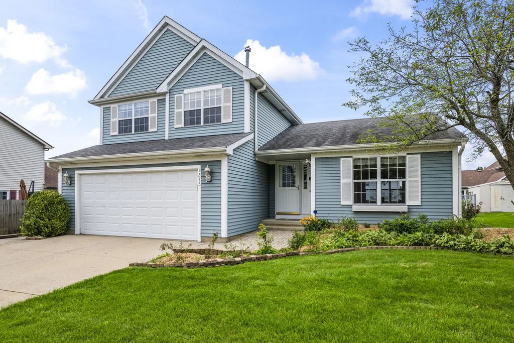 1233 Old Timber Court, Hoffman Estates