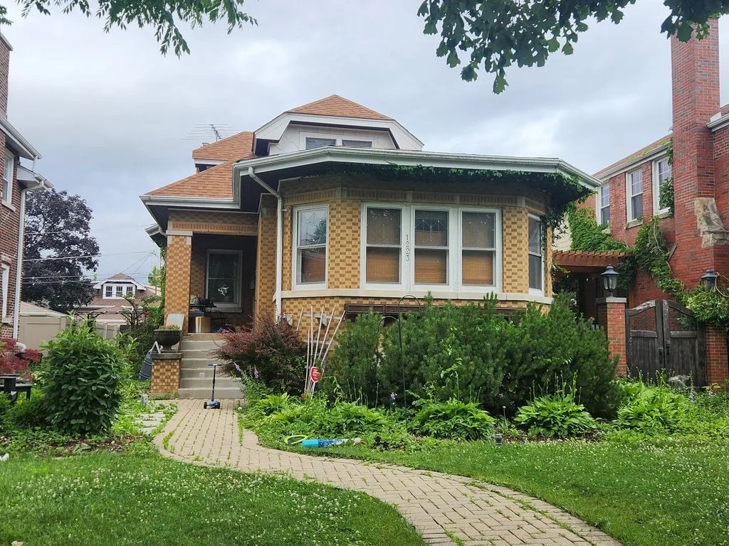 1223 Edmer Avenue, Oak Park
