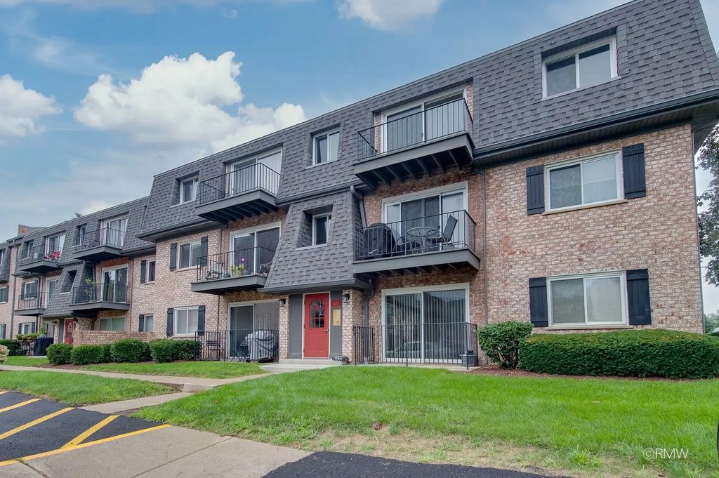 872 S Plum Grove Road 305, Palatine
