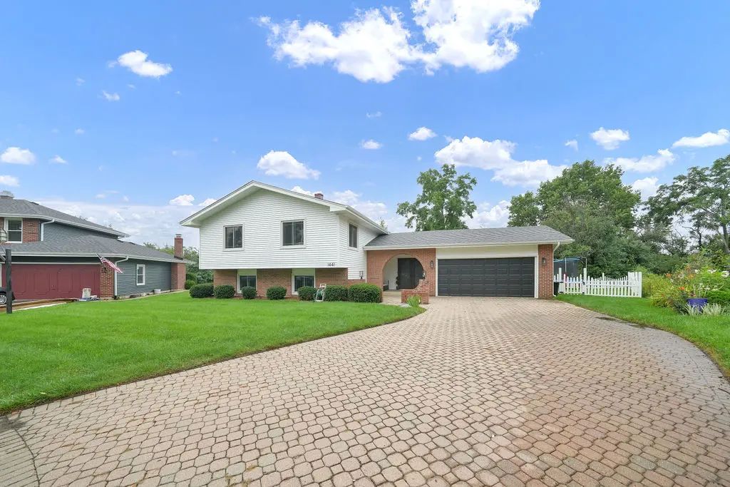 1441 Holland Place, Downers Grove