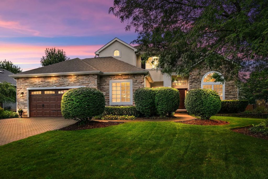 2221 Somerset Lane, Mundelein