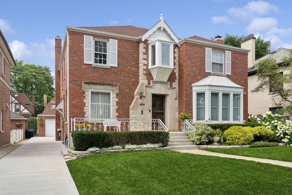 6026 N Forest Glen Avenue, Chicago, 60646