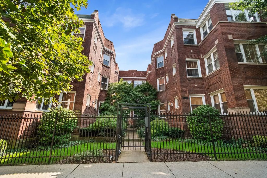 1629 W North Shore Avenue 103, Chicago