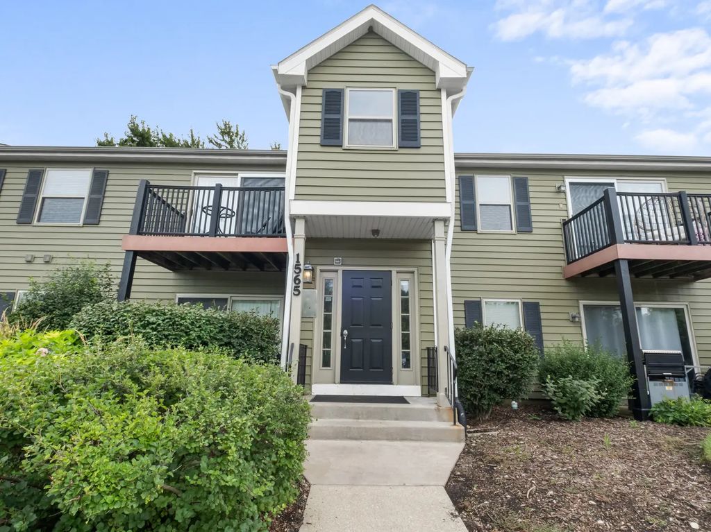 1565 Raymond Drive 203, Naperville
