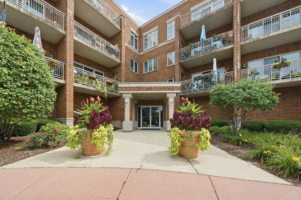 515 Main Street 203, West Chicago