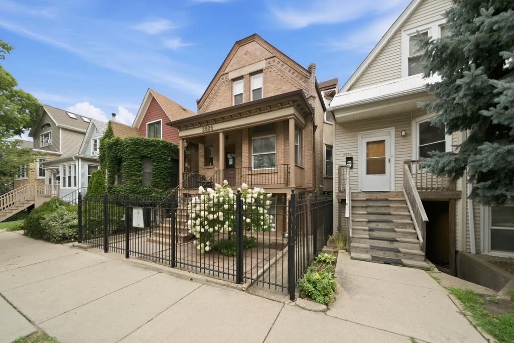 2826 W Wellington Avenue, Chicago, 60618