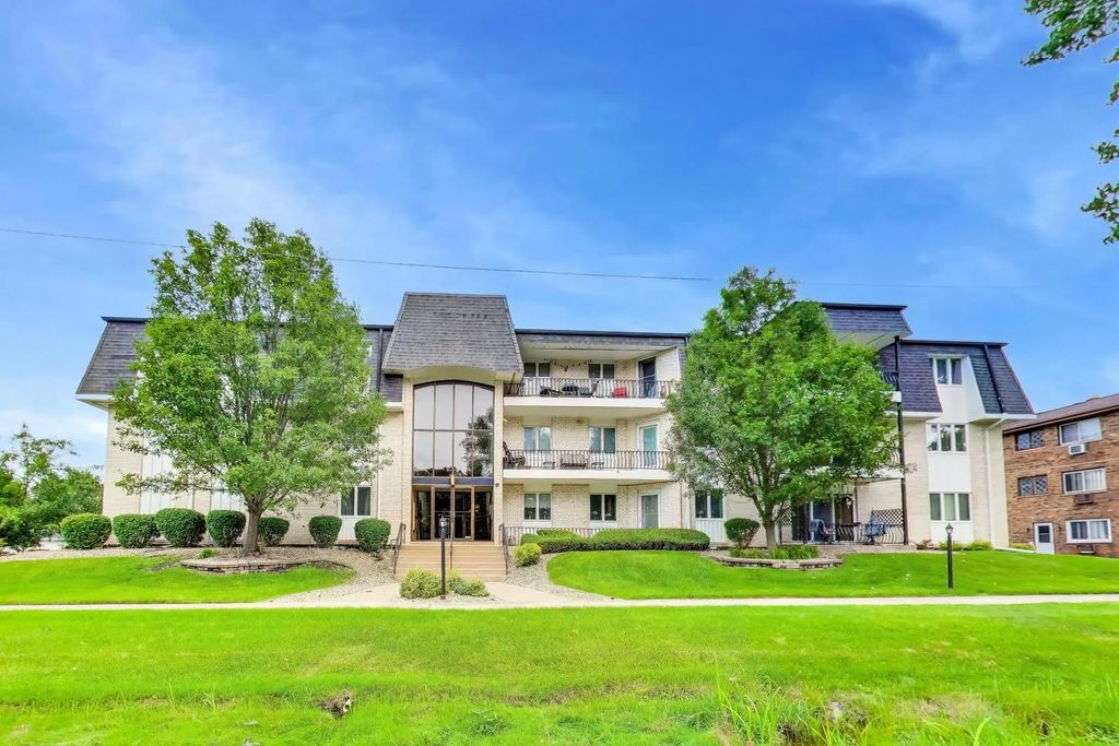 18559 Escanaba Avenue 101, Lansing