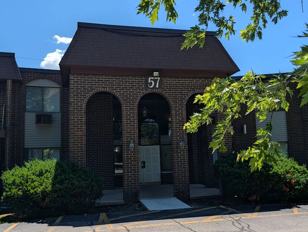 57 Washington Boulevard 201, Mundelein