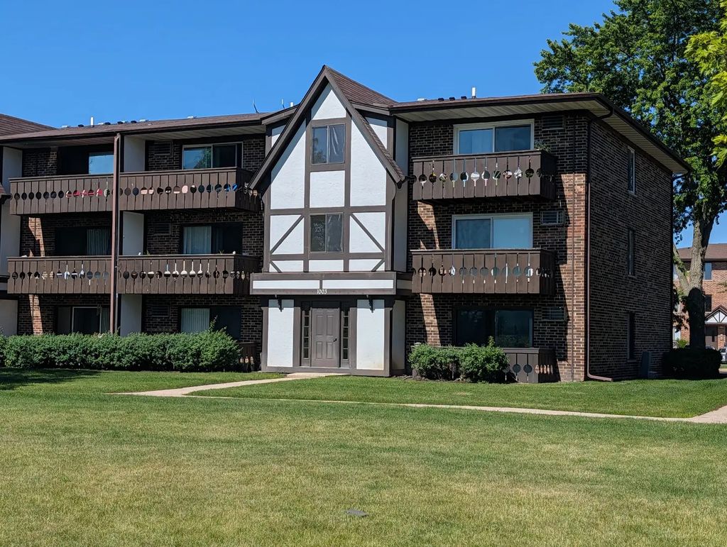 1003 Centurion Lane 7, Vernon Hills