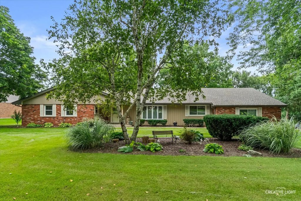 120 Riverview Court, Oswego