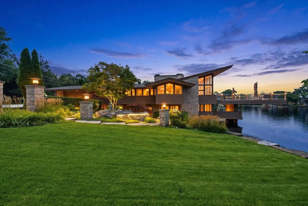 130 N Dee Road, Park Ridge