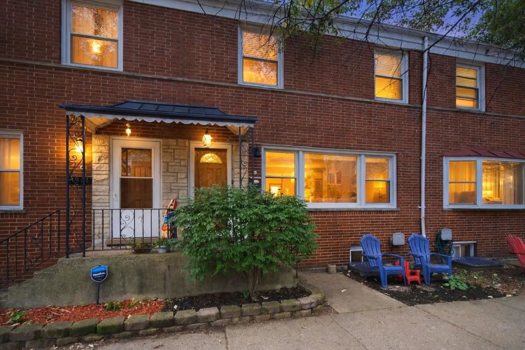 1903 W Sunnyside Avenue, Chicago