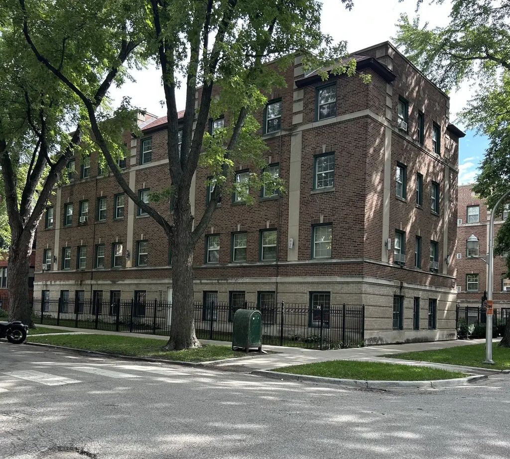 1818 W Chase Avenue 2, Chicago