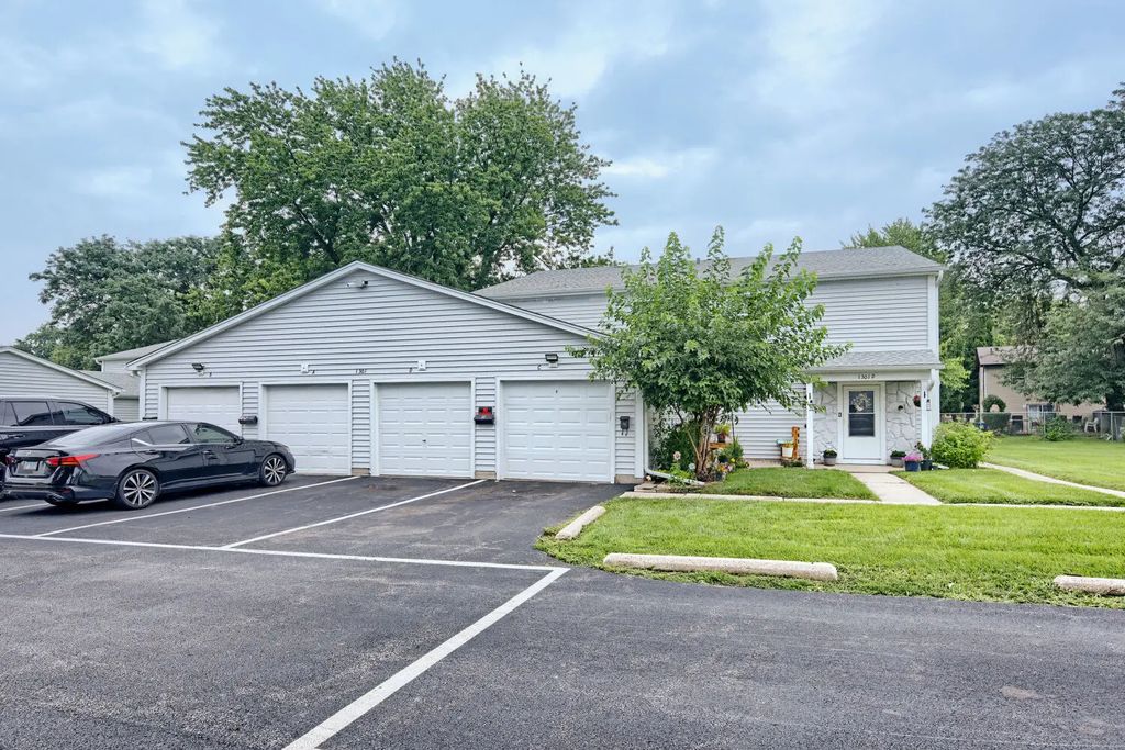 1301 N Glen Circle D, Aurora