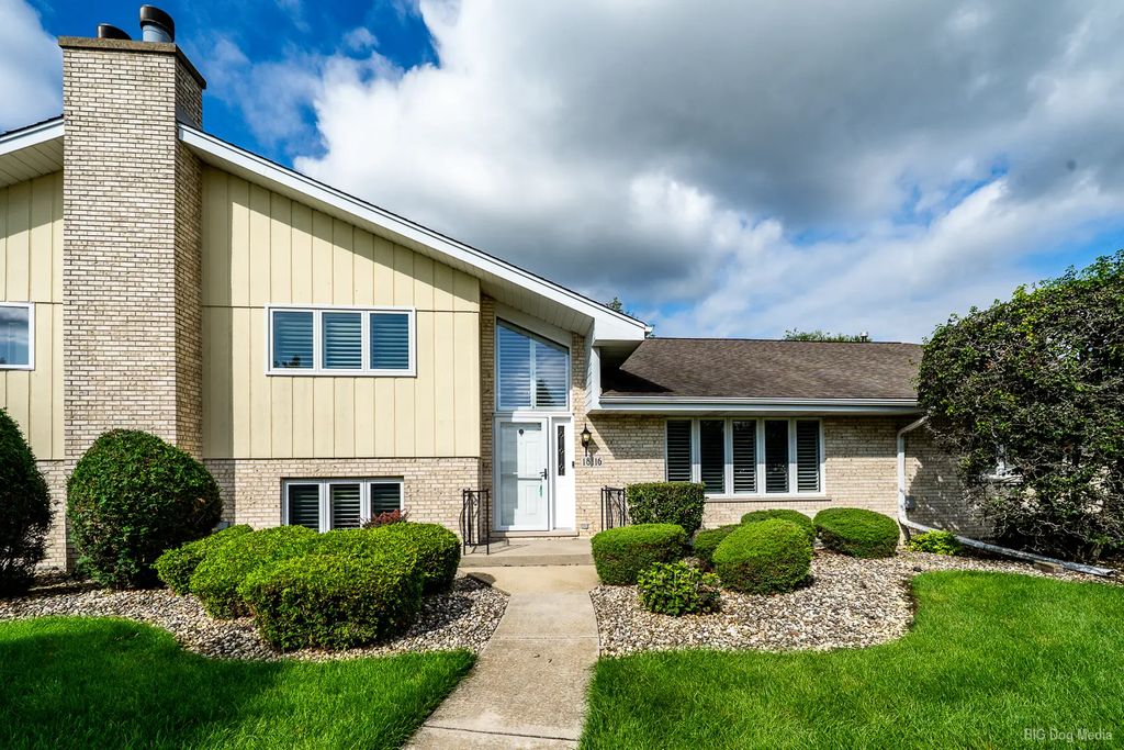18116 John Charles Drive, Orland Park