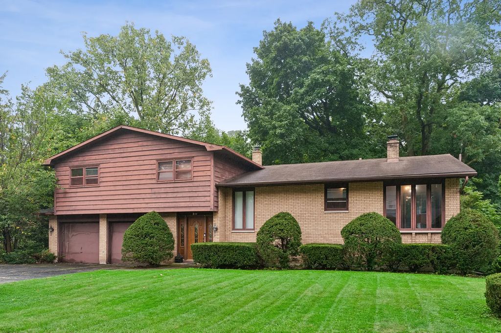 211 Sheridan Court, Waukegan