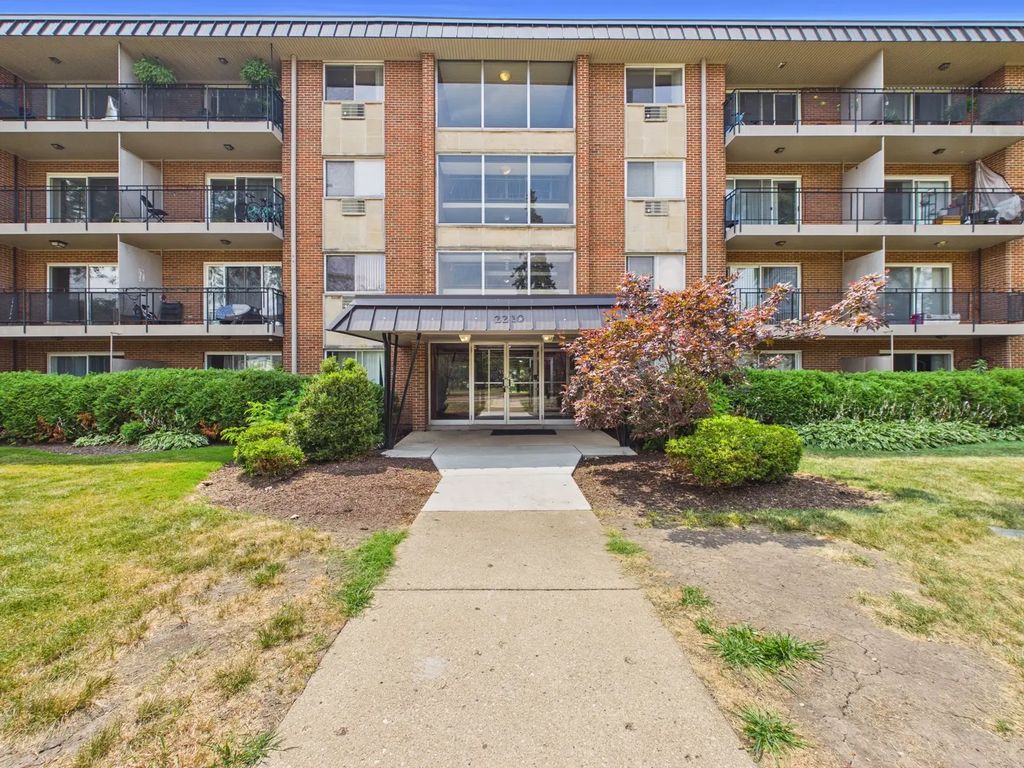 2210 S Goebbert Road 226, Arlington Heights