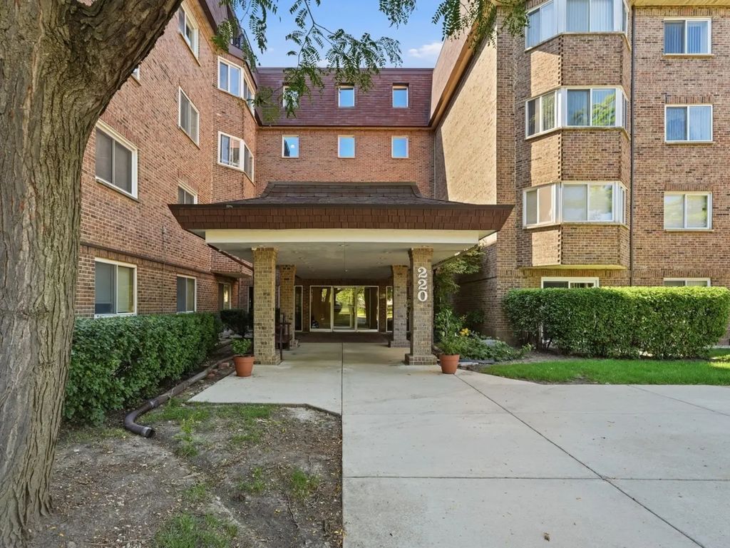 220 S Roselle Road 321, Schaumburg