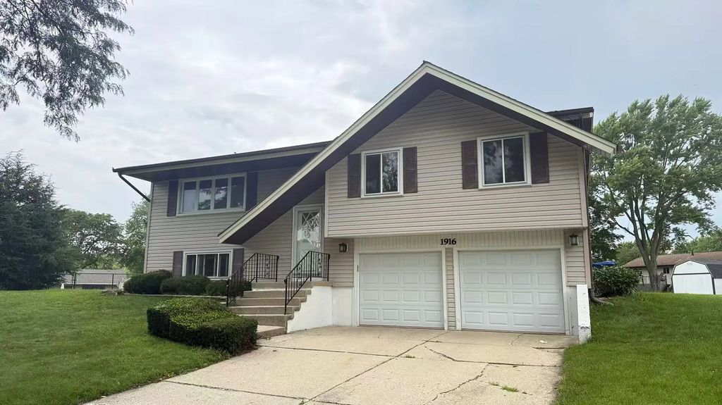 1916 Capital Court, Schaumburg