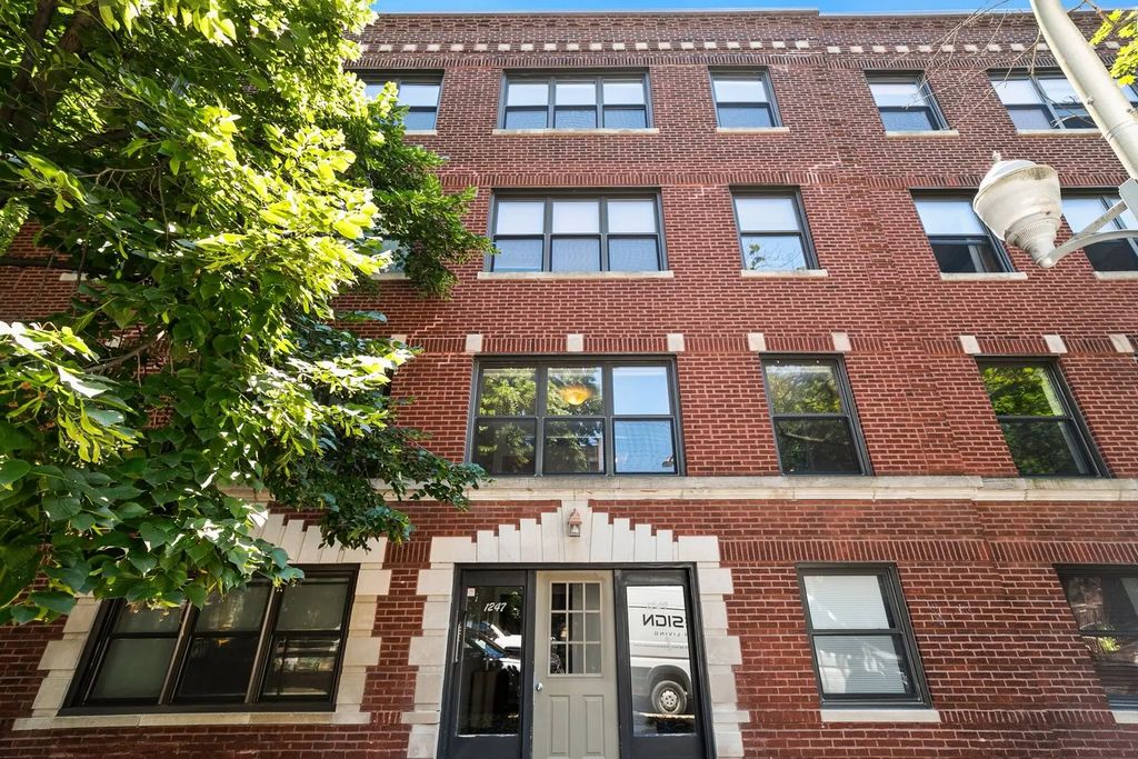 1249 W Roscoe Street 1, Chicago, 60657