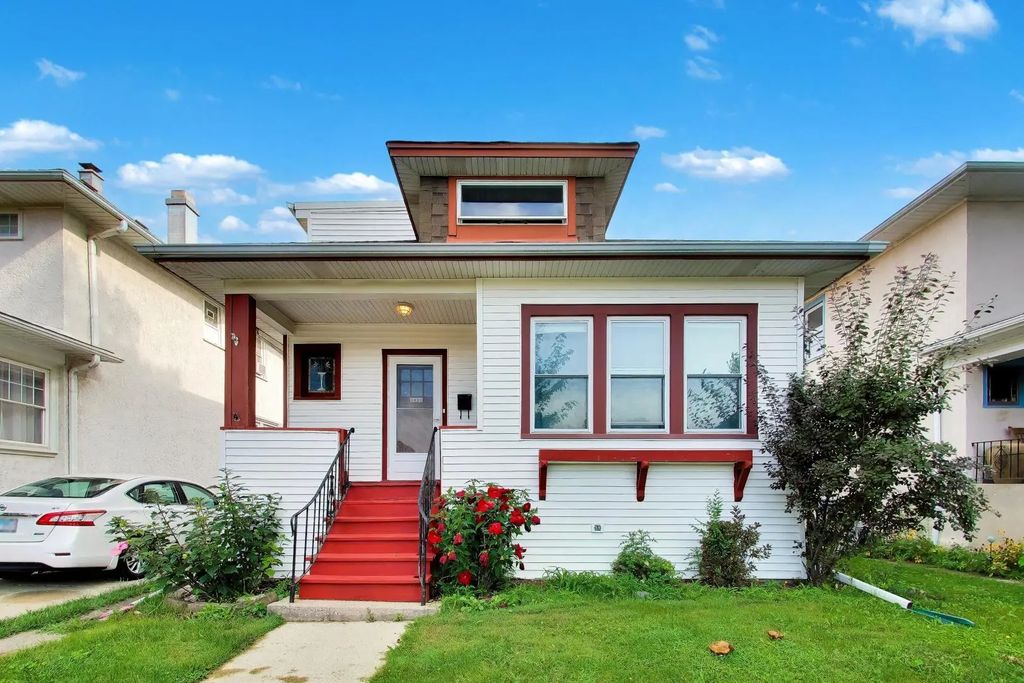 5920 W Berenice Avenue, Chicago