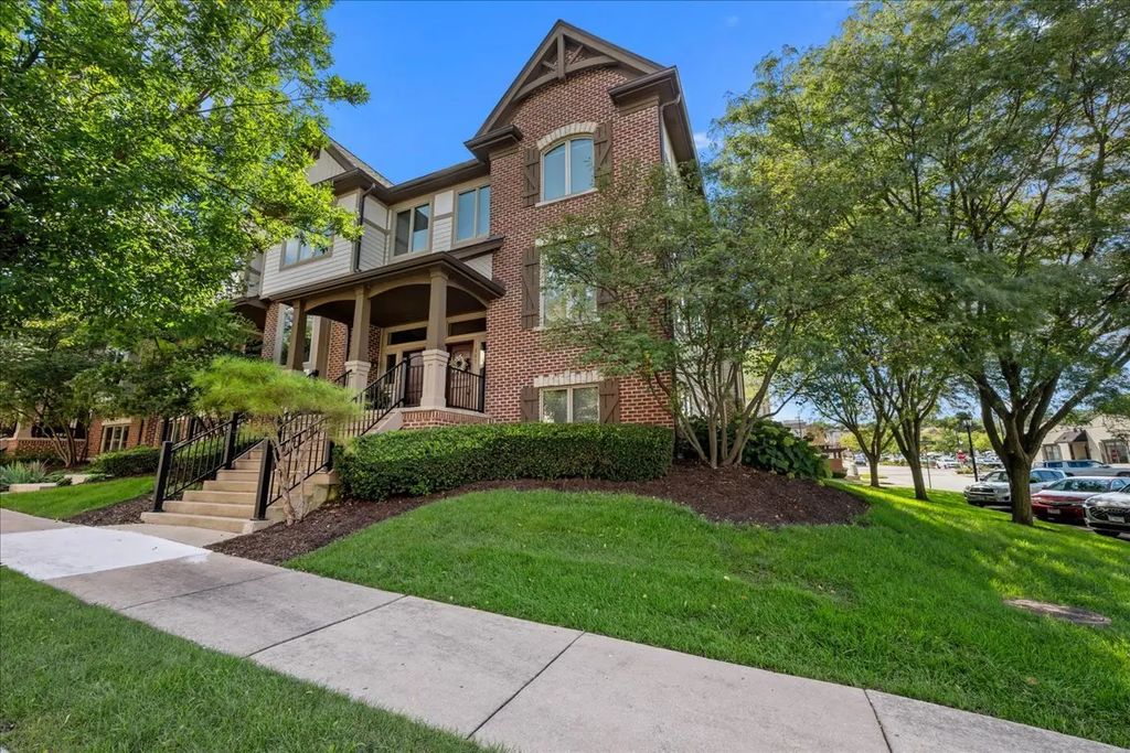 301 Brownstone Drive, St. Charles