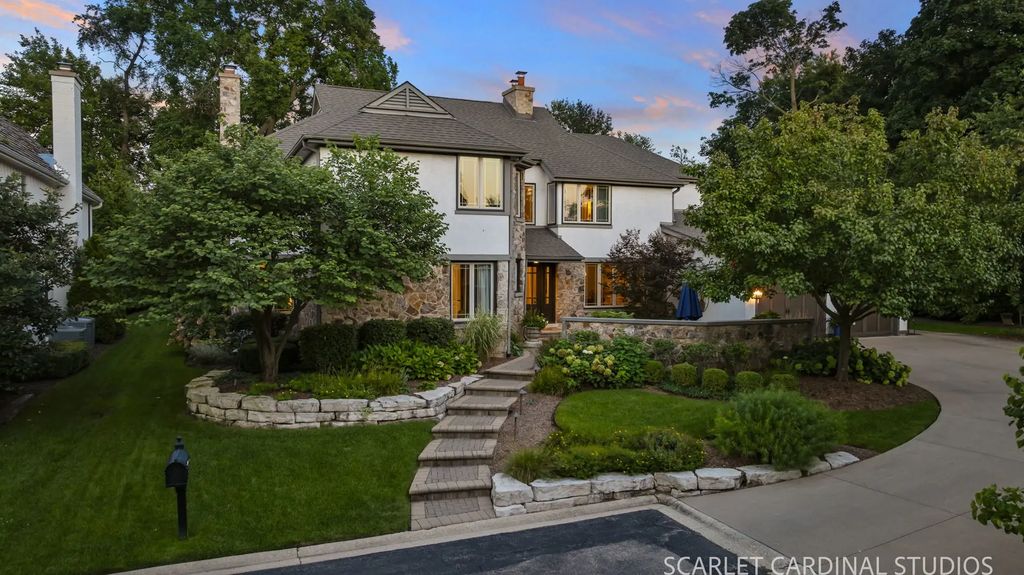 2s037 Country Club Lane, Wheaton