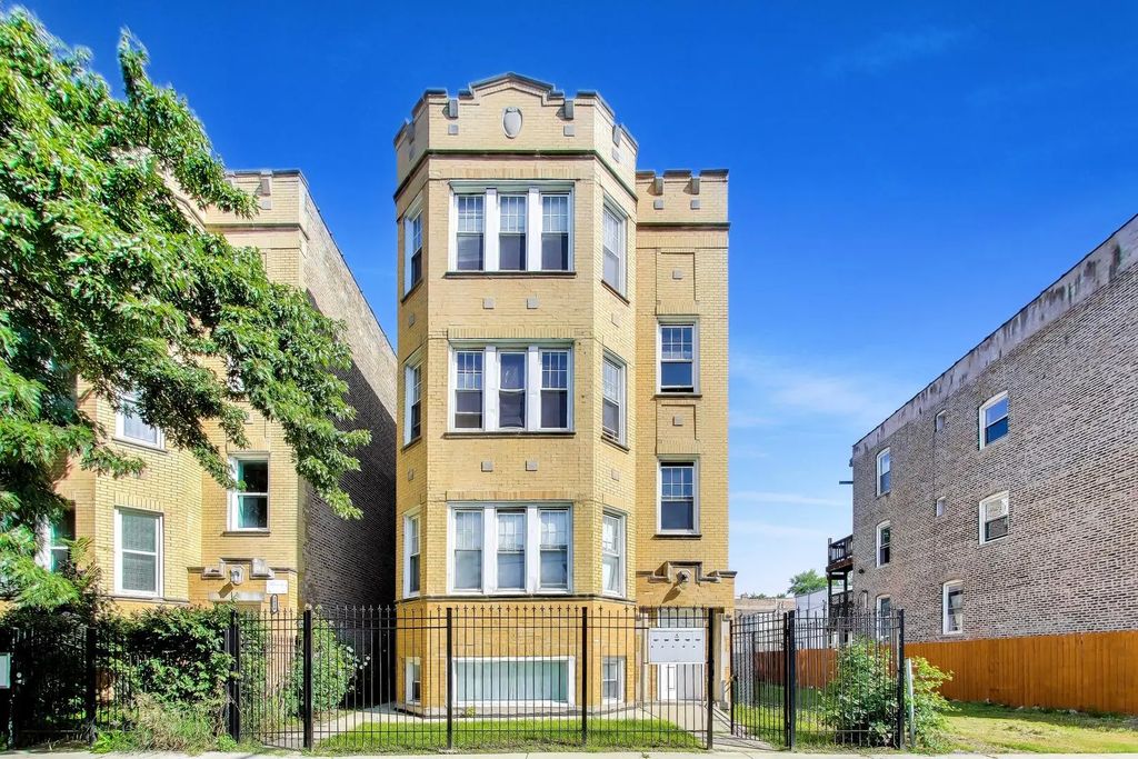 3814 W Ohio Street, Chicago