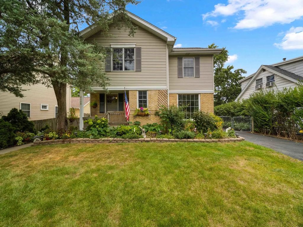 2126 Hickory Court, Glenview