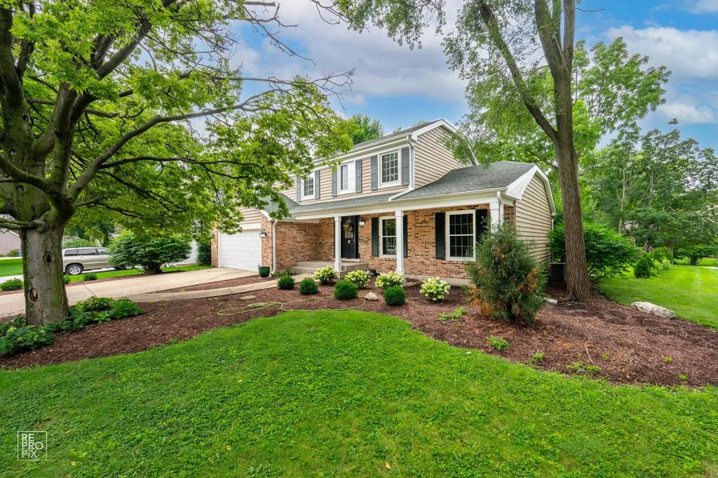 683 Honeysuckle Lane, Naperville