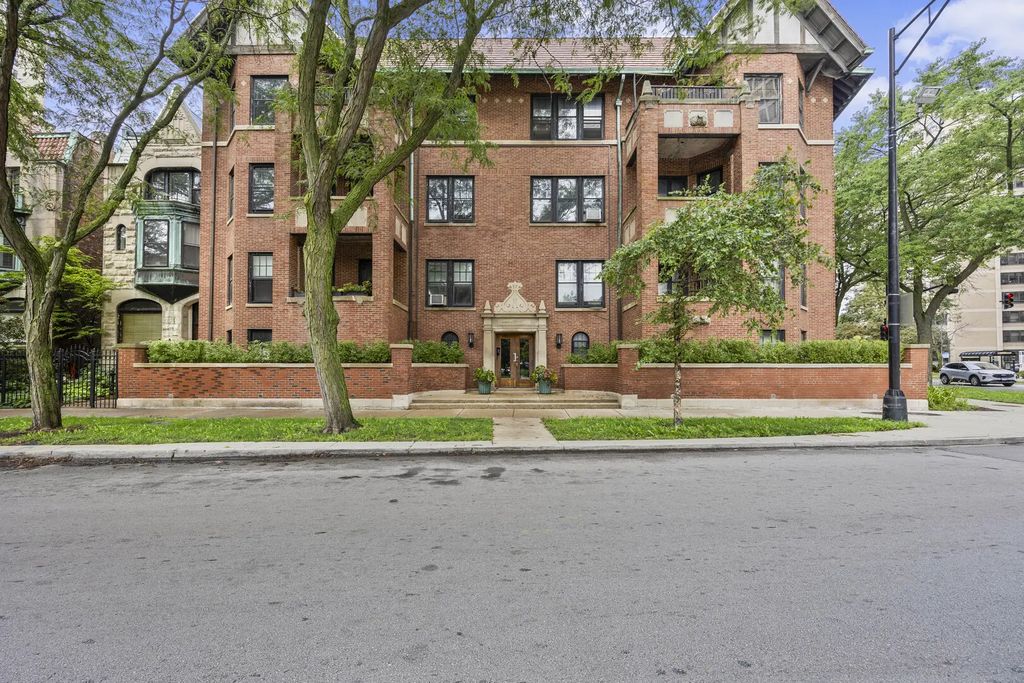 5100 S Hyde Park Boulevard 2d, Chicago