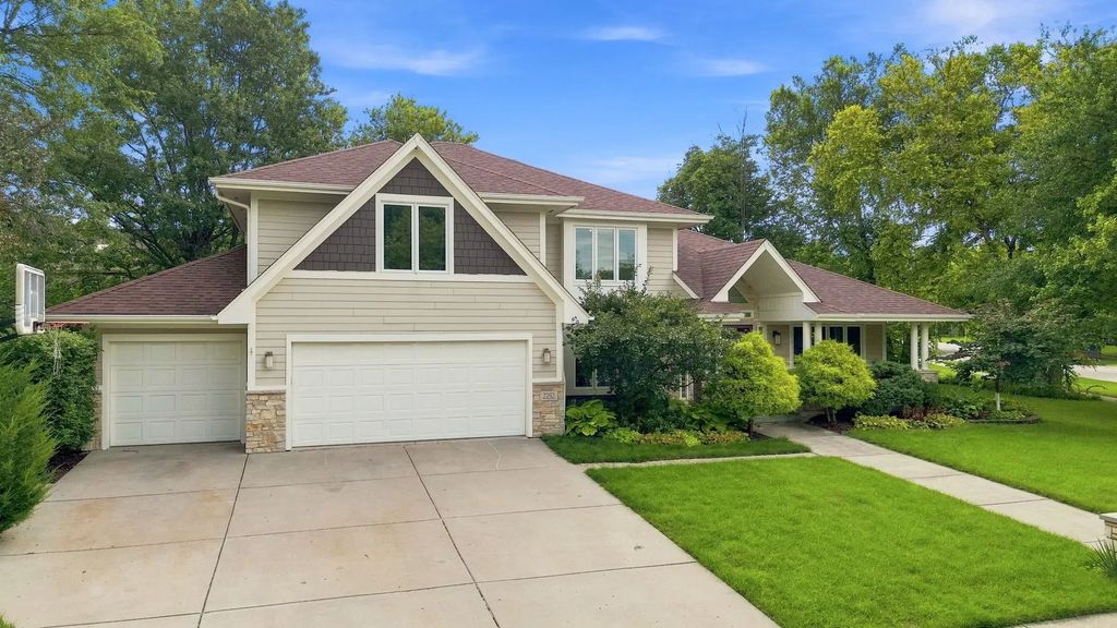 2752 Wendy Drive, Naperville