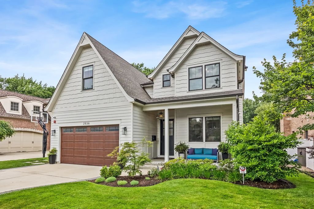 2536 Oak Avenue, Northbrook