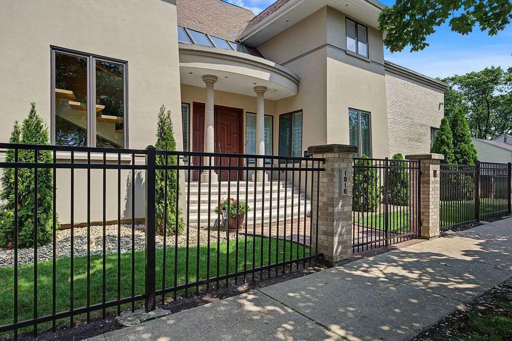 1915 S Washington Avenue, Park Ridge
