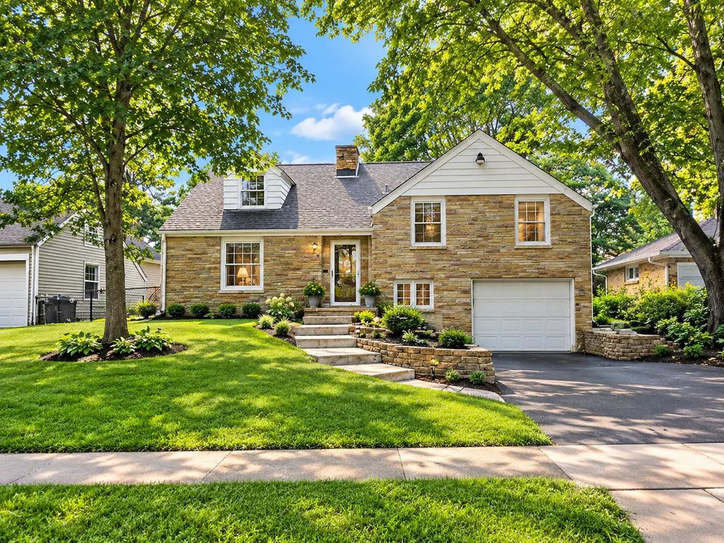 454 N Commonwealth Avenue, Elgin
