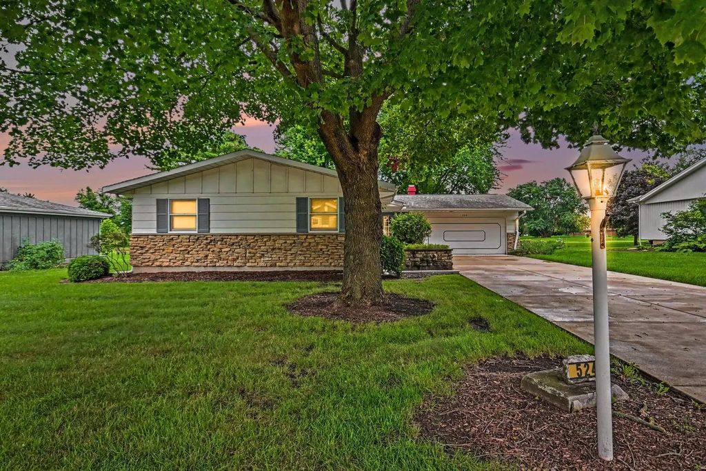 524 Parkside Drive, Sycamore