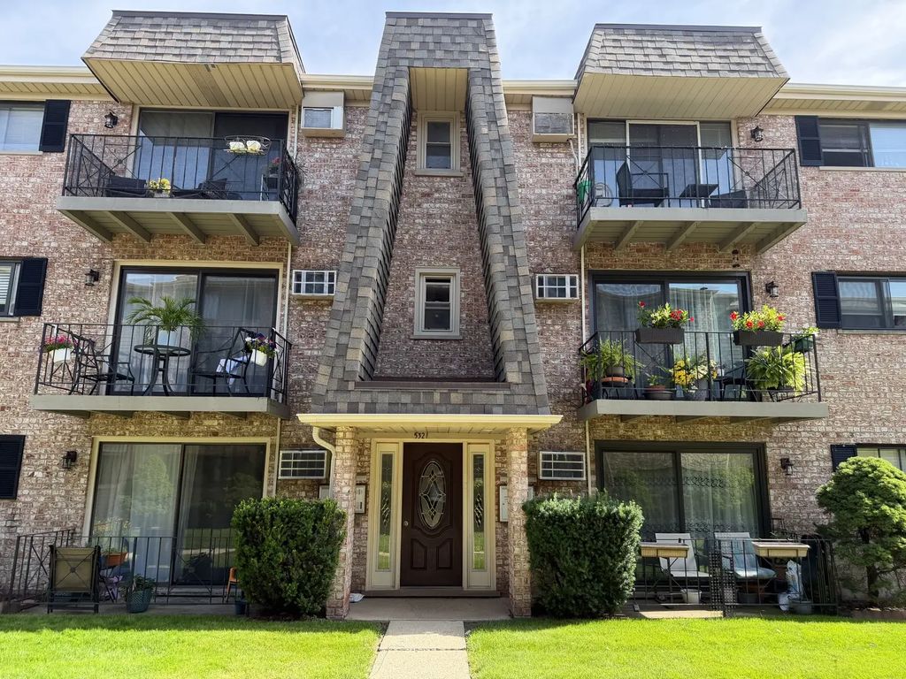 5321 N Delphia Avenue 322, Chicago