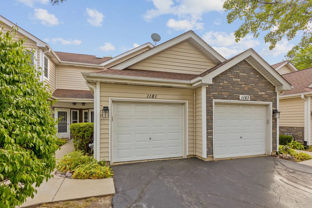 1181 Regency Drive, Schaumburg