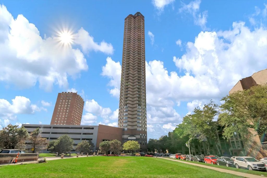 3660 N Lake Shore Drive 2401, Chicago, 60613