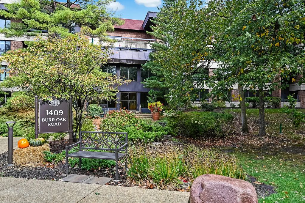 1409 Burr Oak Road 310a, Hinsdale