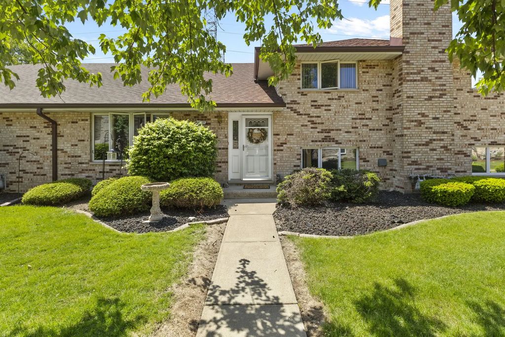 15221 S 74th Court 50, Orland Park